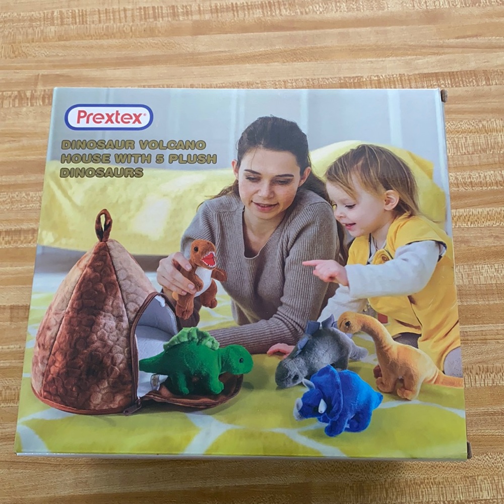 Dinosaur volcano house with 5 plush dinosaurs